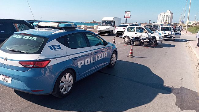 Trapani, incidente sul lungomare. Scontro auto-scooter