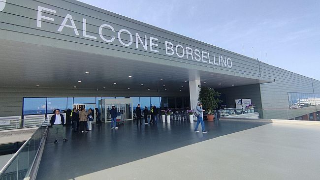 Paura all'aeroporto Falcone-Borsellino, una turista aveva una bomba nel trolley