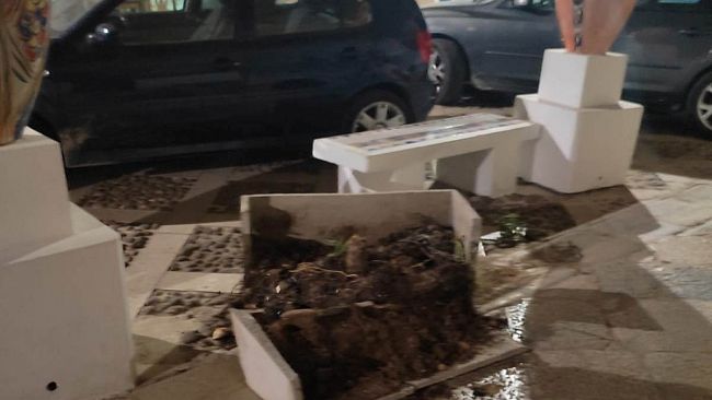 Mazara, vaso distrutto nella storica piazzetta Francesco Modica
