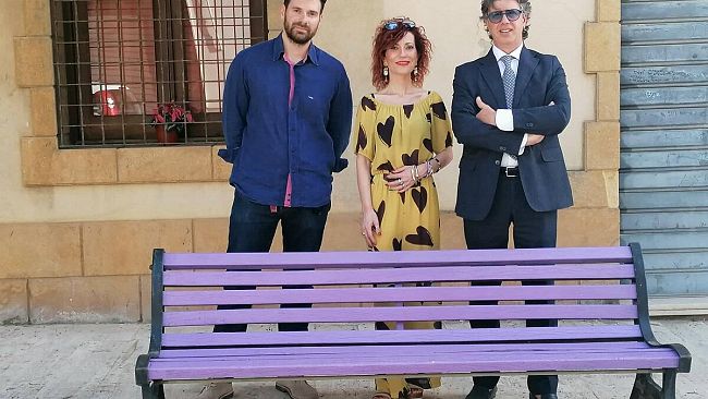 Inaugurata a Campobello la panchina viola