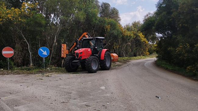 Al via la pulizia straordinaria del verde pubblico con gli operai dell'Esa