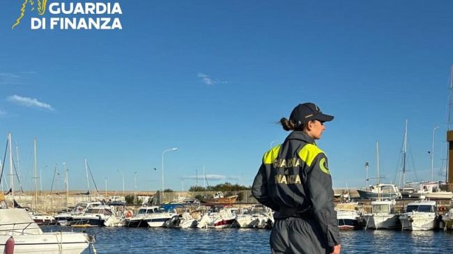 Egadi, pesca a strascico nell'area protetta: la Guardia di Finanza denuncia un peschereccio