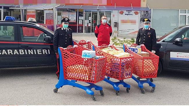 I Carabinieri di Castelvetrano acquistano beni di prima necessità per i più bisognosi