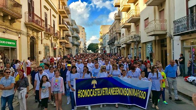 Orgoglio Castelvetranese organizza da lunedì un sit-in permanente nel Sistema delle Piazze per liberare la città dai rifiuti.