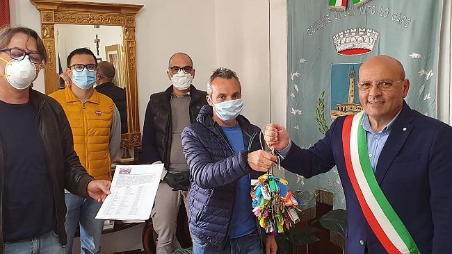 San Vito Lo Capo, 155 operatori economici consegnano le chiavi al sindaco