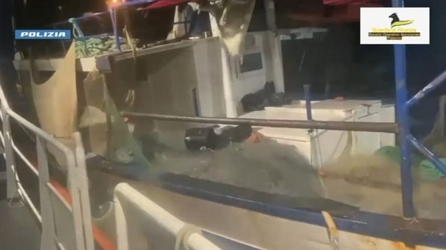 Fingeva di pescare: arrestato comandante di un peschereccio tunisino