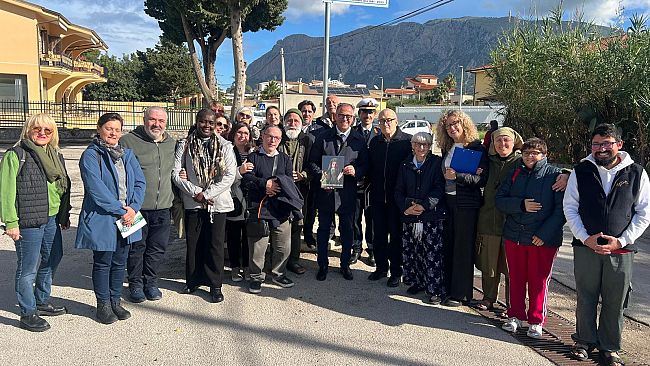 a-terrasini-una-piazzetta-intitolata-a-biagio-conte