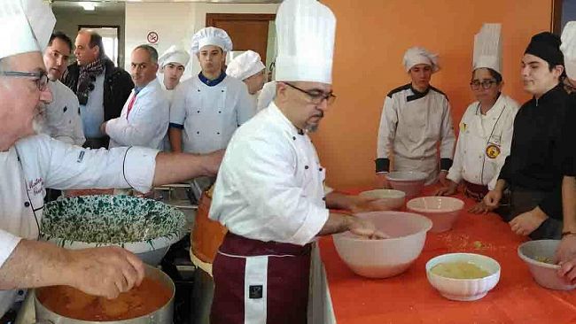 Mazara, all’alberghiero “Francesco Ferrara” l’arte del couscous in tavola