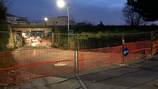 Buche come voragini, chiusa la via Garibaldi e il tratto di cavalcavia tra le vie Chinnici e via XXIV maggio