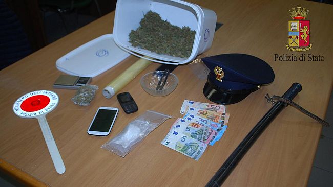 Alcamo: Aveva in auto 50 grammi di cocaina e a casa 200 di marijuana: altro insospettabile arrestato dalla Polizia di Stato