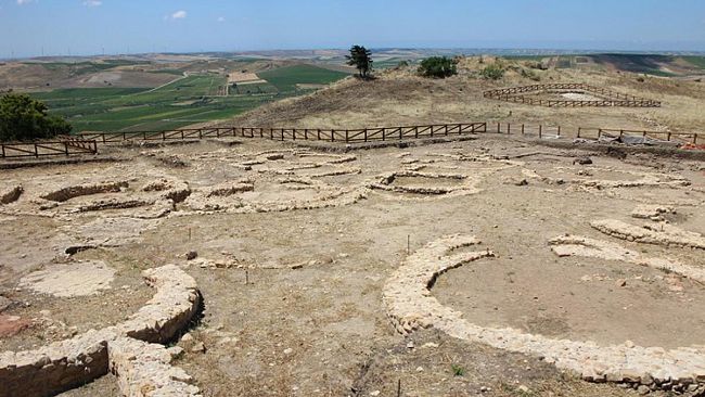 Salemi, rogo nell’area archeologica di Mokarta – Venuti: “Gesto vigliacco e ignobile”