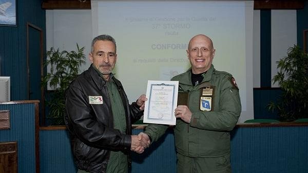 37° Stormo, qualità nella gestione dei processi. Consegnato attestato