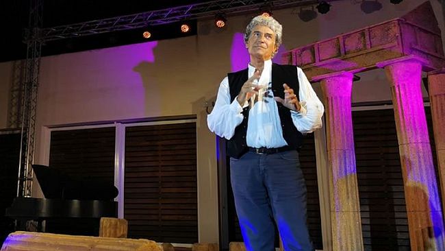 Gianfranco Jannuzzo stasera al teatro Franchi-Ingrassia di Triscina