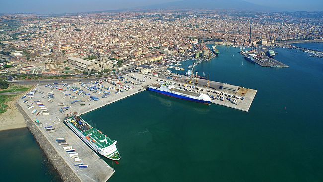 Porto di Catania, firmate le concessioni e reso efficace l’accordo per il riordino delle aree operative