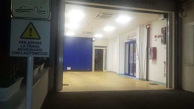 ​Tenda fuori binario al Pronto soccorso, l’Asp Trapani: “Urtata da una ambulanza”
