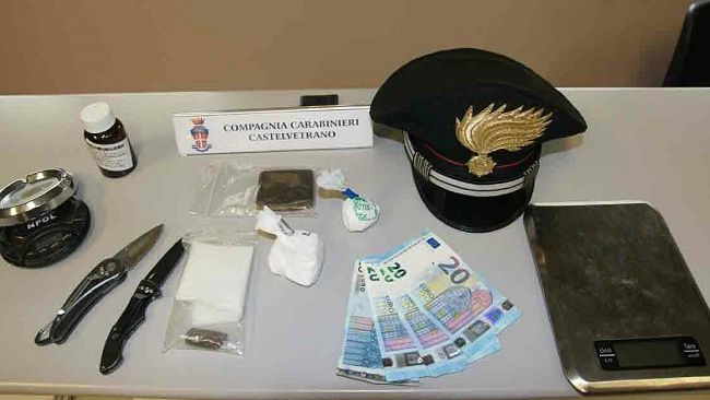 Castelvetrano, Carabinieri arrestano un uomo per detenzione ai fini di spaccio: rinvenuta cocaina, hashish, metadone e un bilancino di precisione