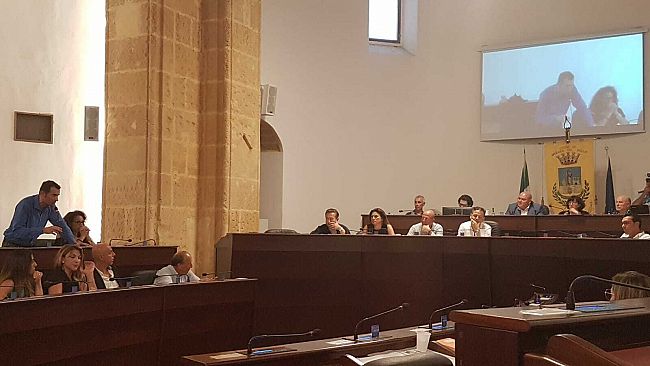 Mazara, Consiglio comunale, “giallo” su adunanza segreta e polemiche sull’Ospedale Ajello: finita la luna di miele?