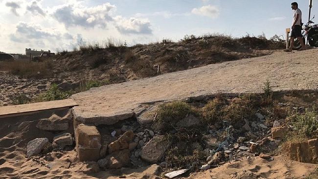 La passerella per disabili inutilizabile a causa di una discesa pericolosa. La denuncia di una lettrice