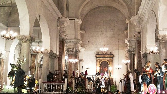 Un “amaro” Venerdì Santo. Ciaccole e musica dai balconi