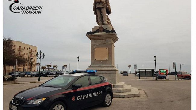 Tenta di rapinare un’edicola armato di machete. Arrestato dai Carabinieri
