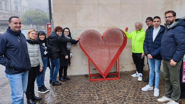 Enna: installati “Cuori-Contenitori” per la raccolta dei tappi in plastica