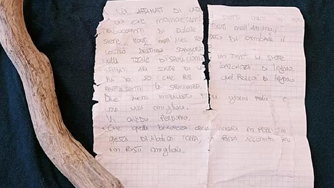 Volontari Plastic Free trovano un toccante messaggio nella bottiglia
