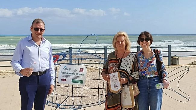 Alla spiaggia Playa di Castellammare torna il