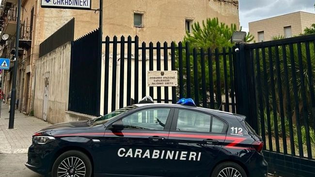 calci-pugni-umiliazioni-genitori-da-incubo-per-cinque-sorelle-minorenni-padre-e-madre-arrestati