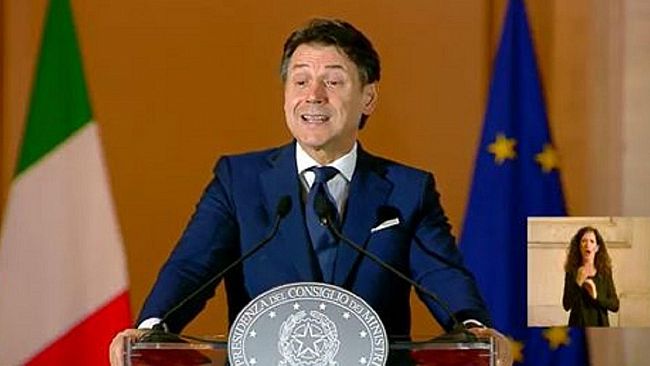 Il premier Conte: Abbiamo voglia di far ripartire l’Italia. Dal 25 maggio via libera  a piscine e palestre, dal 15 giugno teatri e cinema