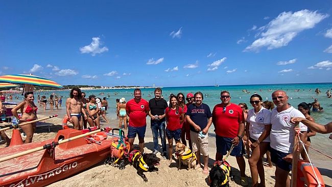 San Vito Lo Capo, simulazioni di salvataggio con cani bagnino