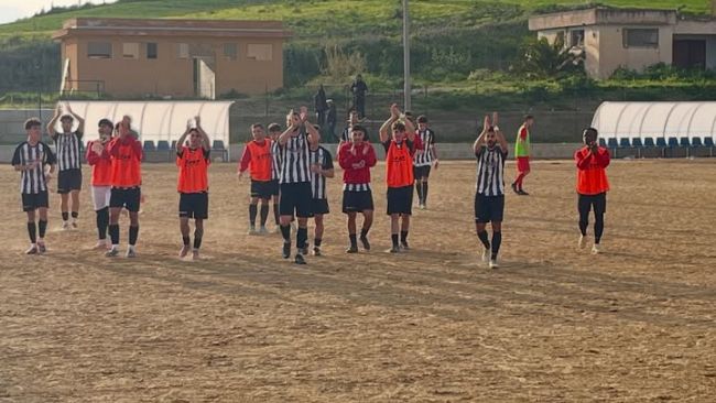 calcio-promozione-alcamo-da-grande-squadra-colpo-esterno-e-sogno-vetta-ancora-vivo