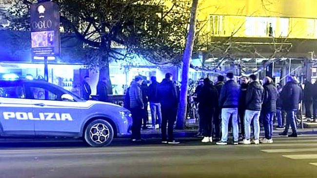 Via Libertà, donna esce dal parrucchiere e viene accoltellata alle spalle: è grave