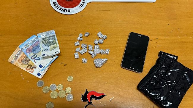 Aveva con se 22 dosi di hashish, arrestato un 19enne dai Carabinieri