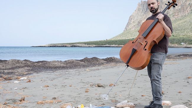 Nelle scuole del Trapanese un progetto innovativo del violoncellista Alessio Pianelli