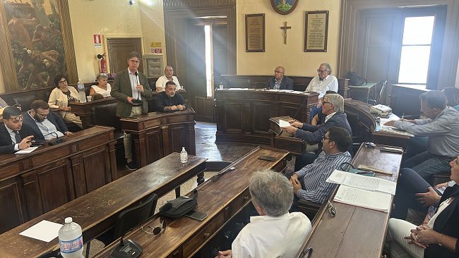 Riunione di sindaci a Palazzo Pignatelli, azioni forti per salvare l'ospedale 