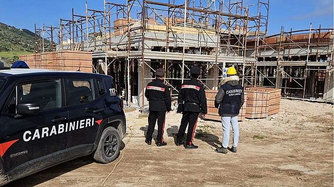 Ponteggio fuori norma, scattano denunce e sanzioni per 12mila euro