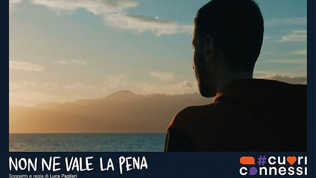 “Cuori connessi”: 3 storie vere, protagoniste del nuovo documentario “Non ne vale la pena”