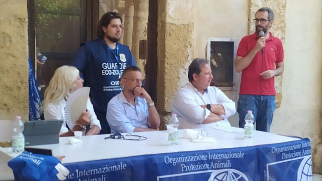 Giornata Internazionale del Cane a Partanna. L'Oipa sensibilizza i suoi concittadini