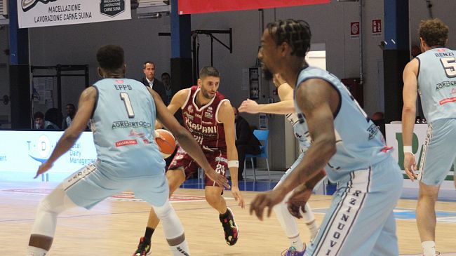 Cuore Pallacanestro Trapani: vittoria contro gli ex Renzi e Corbett