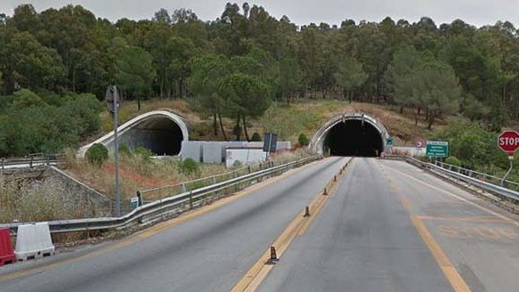 Lavori lungo l’A29dir Alcamo-Trapani nella galleria Segesta