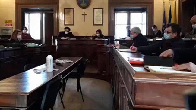 Video: maggioranza getta la spugna! Alfano risponde 