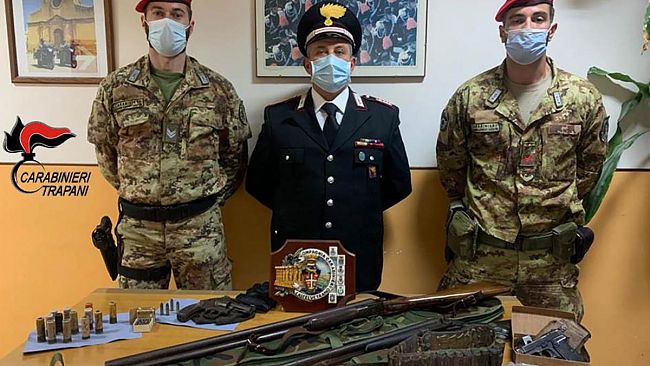 Castelvetrano, nascondeva pistola in un ovile: denunciato un giovane