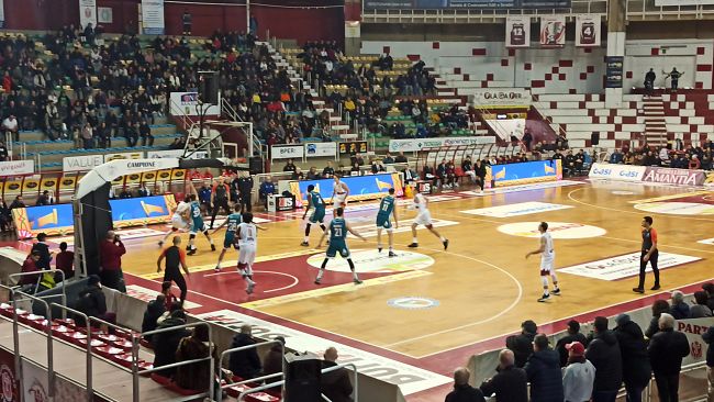 Trapani ci prova ma Cantù passa al Pala Auriga 67-82