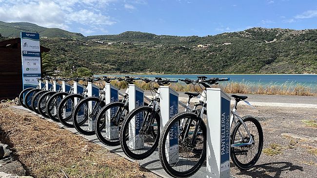 Pantelleria, al via il servizio sperimentale di bike sharing elettriche con l'app Weelo
