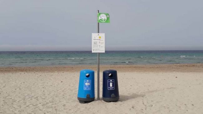 Dotazioni nei tratti di spiaggia libera, nuovi contenitori per raccolta rifiuti