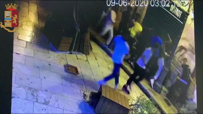 Lite tra un cuoco ed un cameriere, raid punitivo con mazze da baseball a Tre Fontane