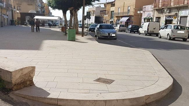 Accoltellamento in piazza Regina, arrestato un tunisino