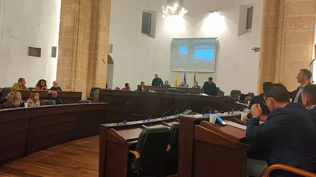 Mazara, in Consiglio l’opposizione vota solo debiti fuori bilancio con sentenza 