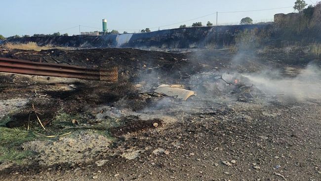Domate le fiamme alla discarica di c.da Favara Rampante