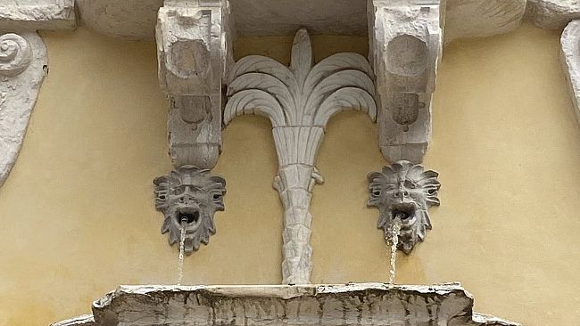 Torna a zampillare l'acqua dalla Fontana delle Ninfe, e si recupera la necropoli medievale